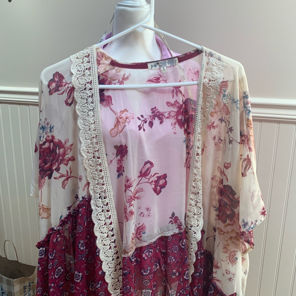 Jolt Sheer Floral Top with Burgundy Accents
